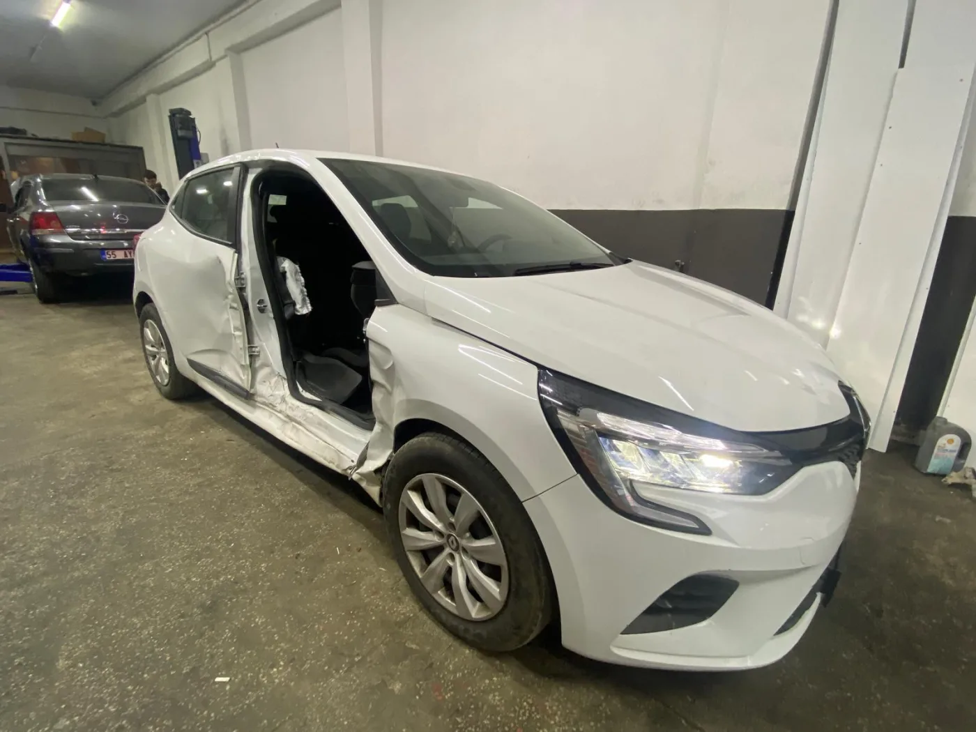 2019 Renault Clio — Yandan hasarlı